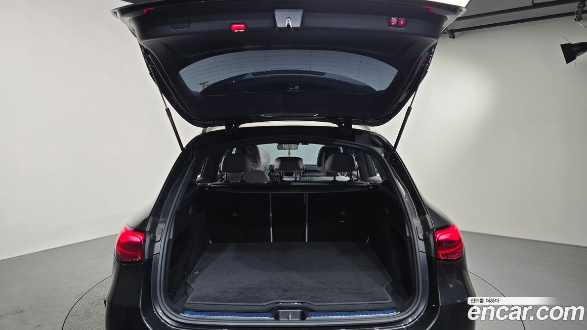 Mercedes-Benz GLC-Class 2023