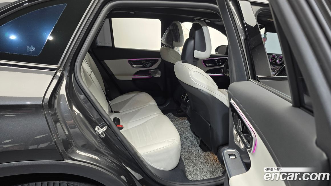 Mercedes-Benz GLC-Class 2023