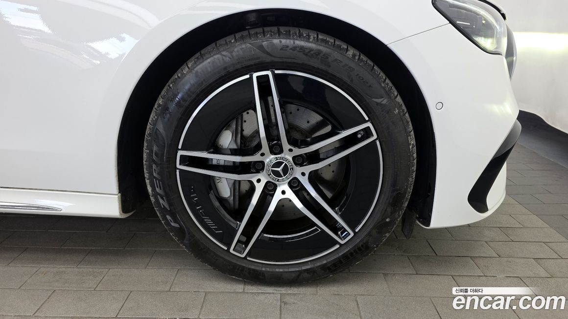 Mercedes-Benz E-Class 2024