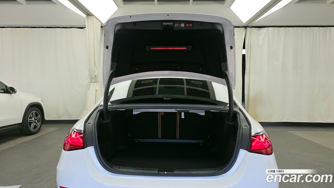 Mercedes-Benz E-Class 2024