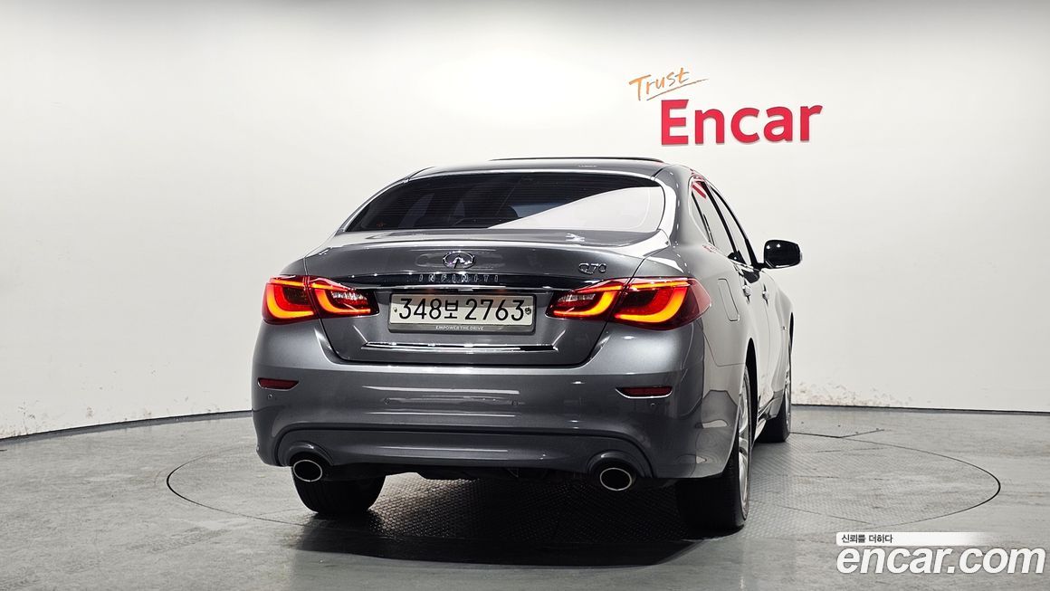 Infiniti Q70 2017