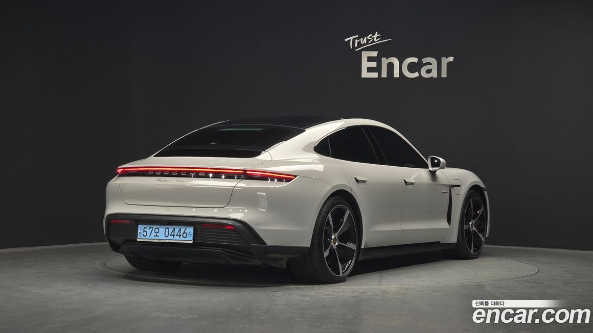 Porsche Taycan 2022