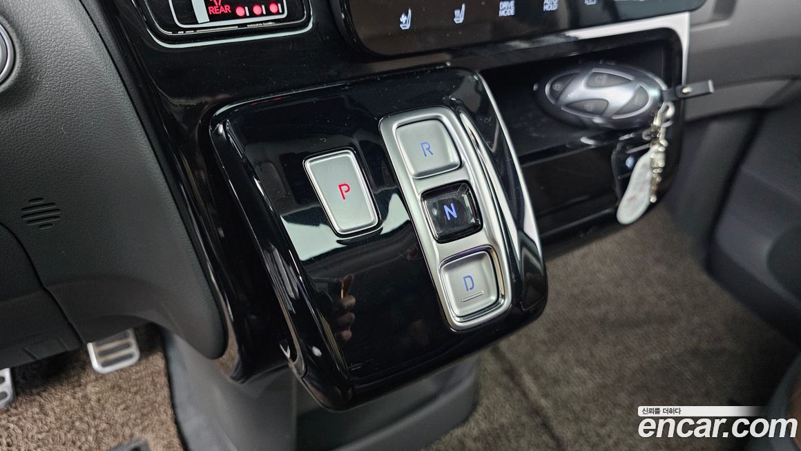 Hyundai Staria 2025