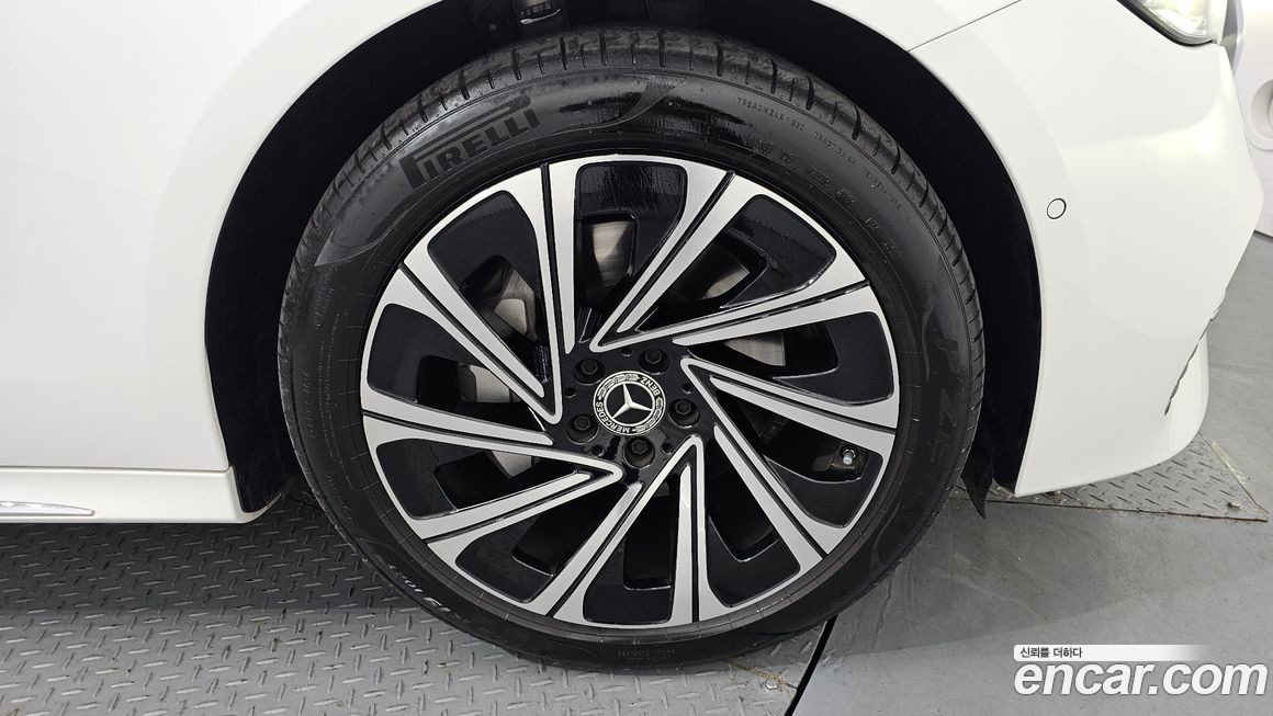 Mercedes-Benz E-Class 2025