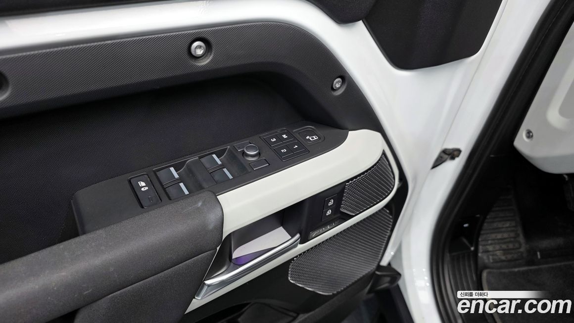 Land Rover Defender 2020