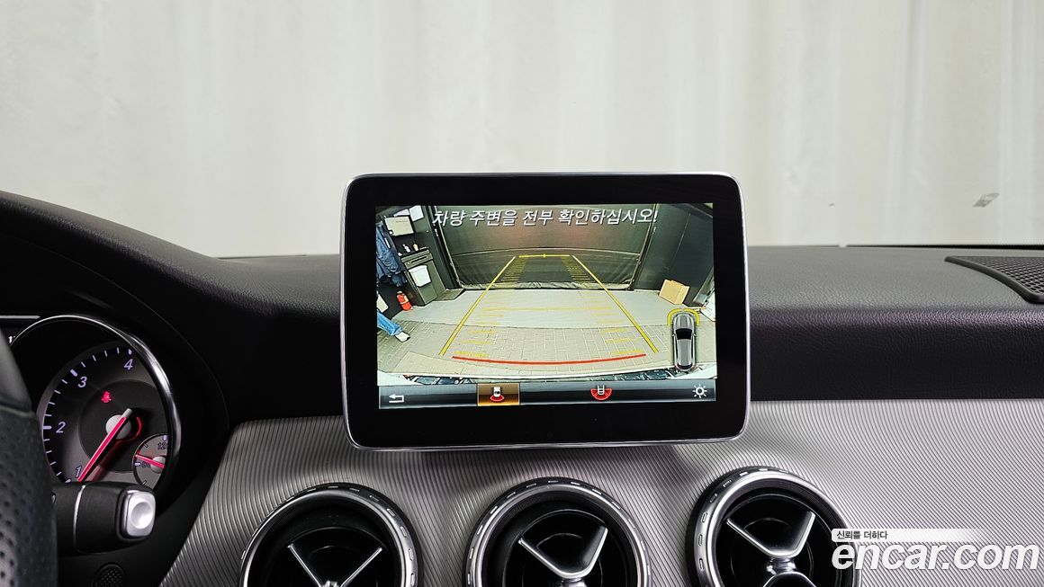 Mercedes-Benz GLA-Class 2016