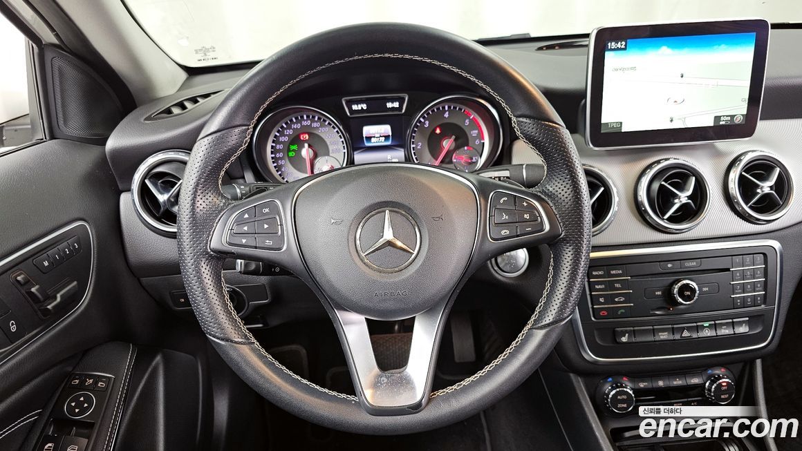 Mercedes-Benz GLA-Class 2016