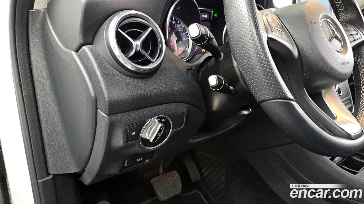 Mercedes-Benz GLA-Class 2016