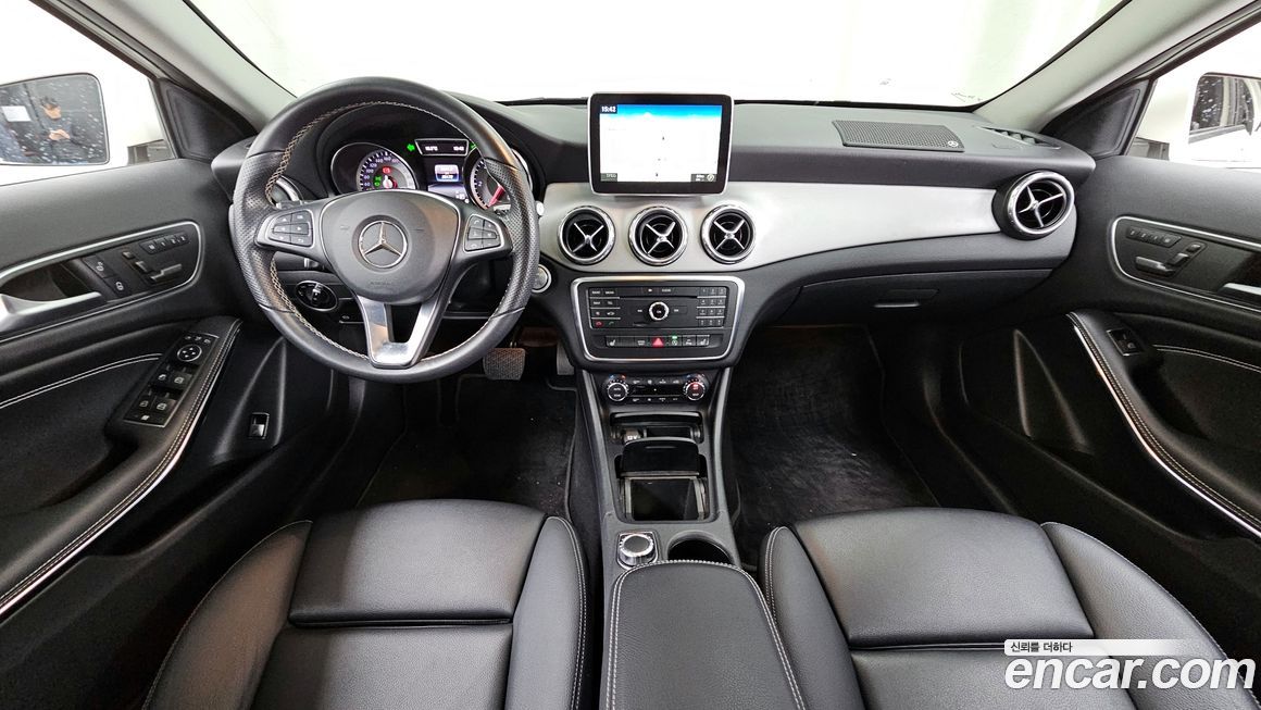 Mercedes-Benz GLA-Class 2016