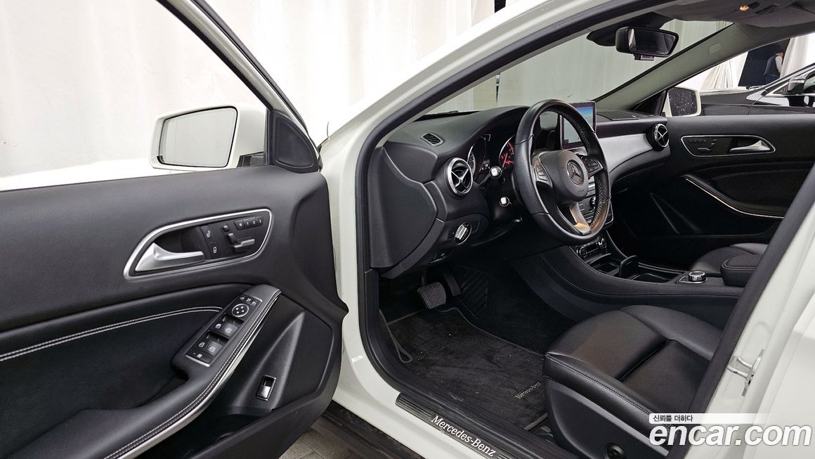 Mercedes-Benz GLA-Class 2016