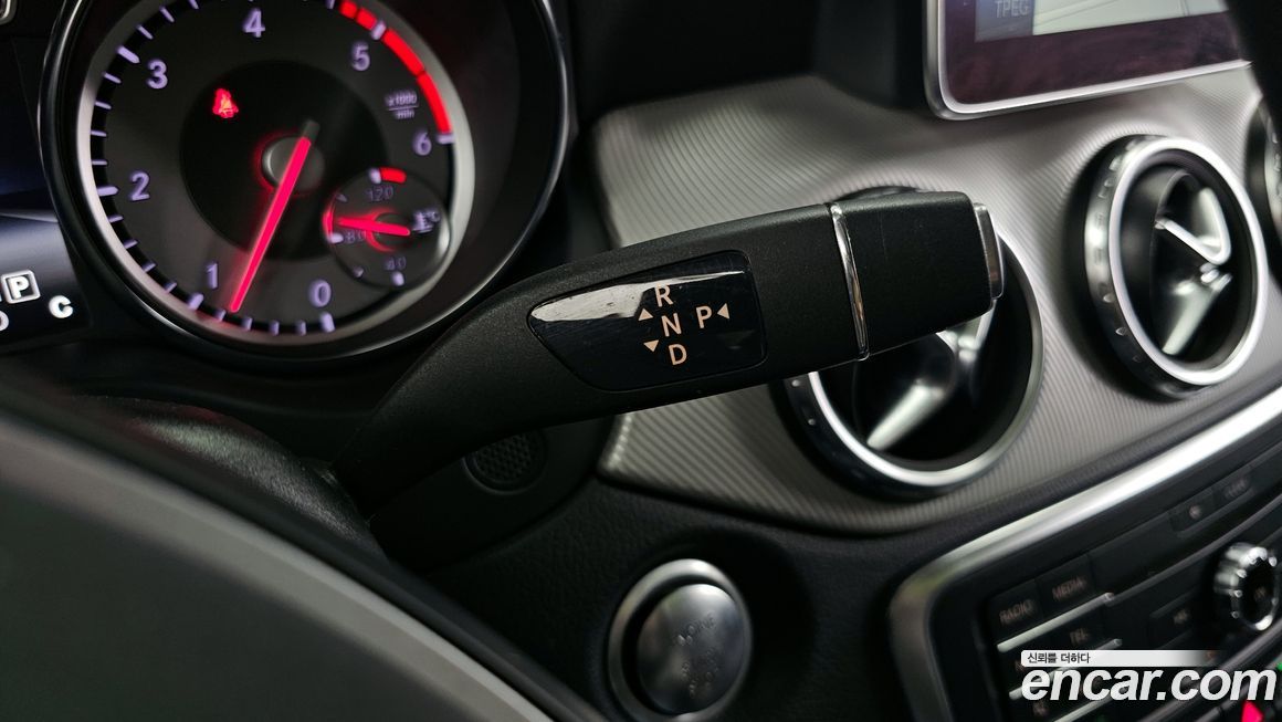 Mercedes-Benz GLA-Class 2016