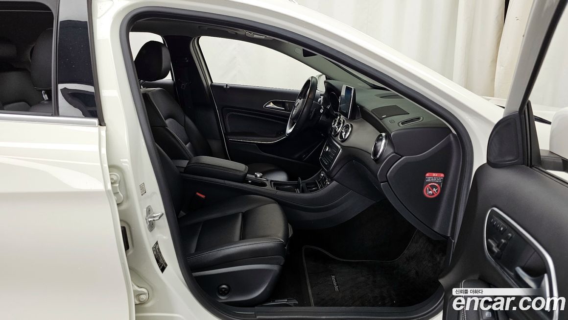 Mercedes-Benz GLA-Class 2016