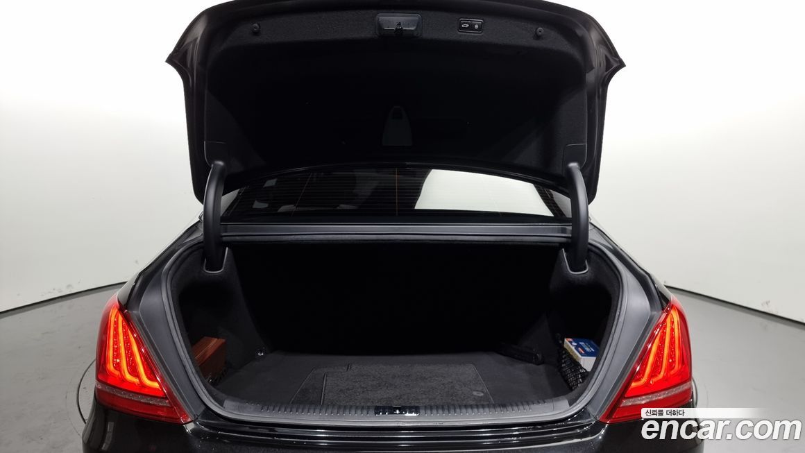 Genesis EQ900 2018