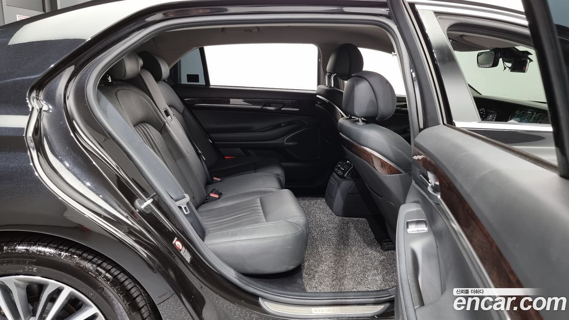 Genesis EQ900 2018