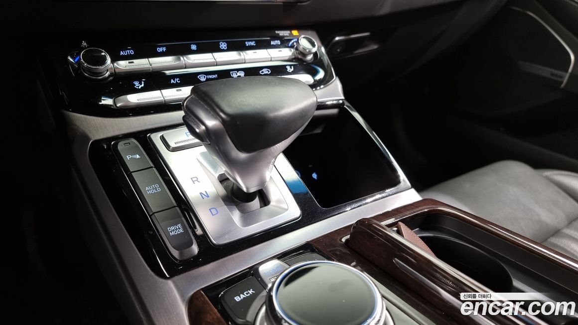 Genesis EQ900 2018