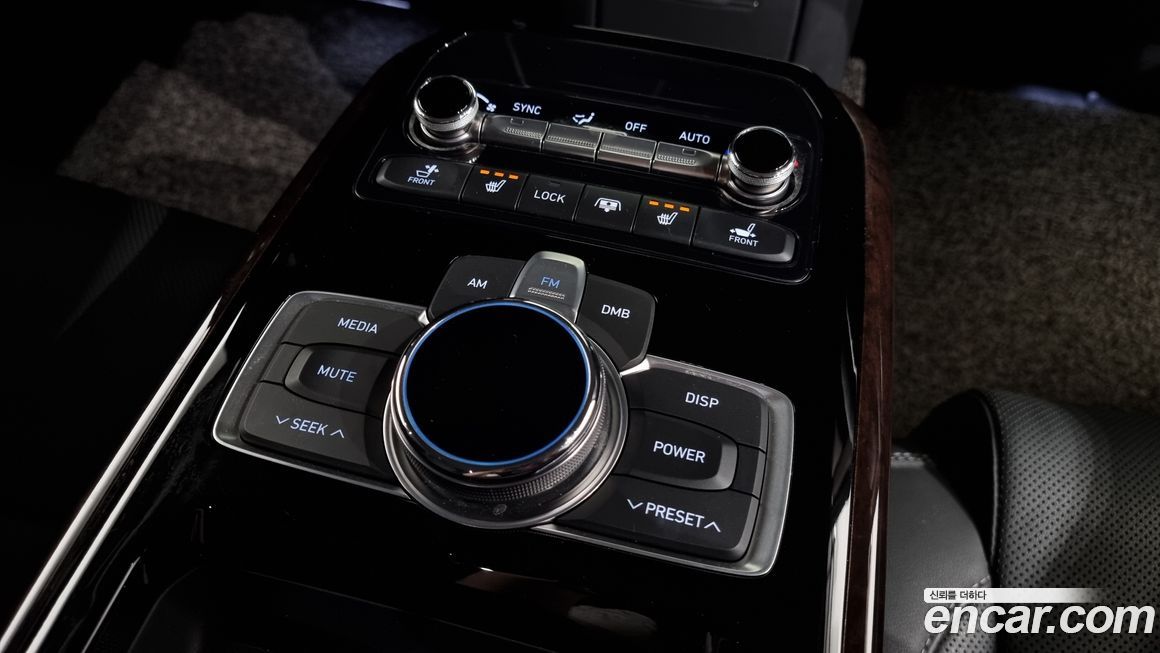Genesis EQ900 2018