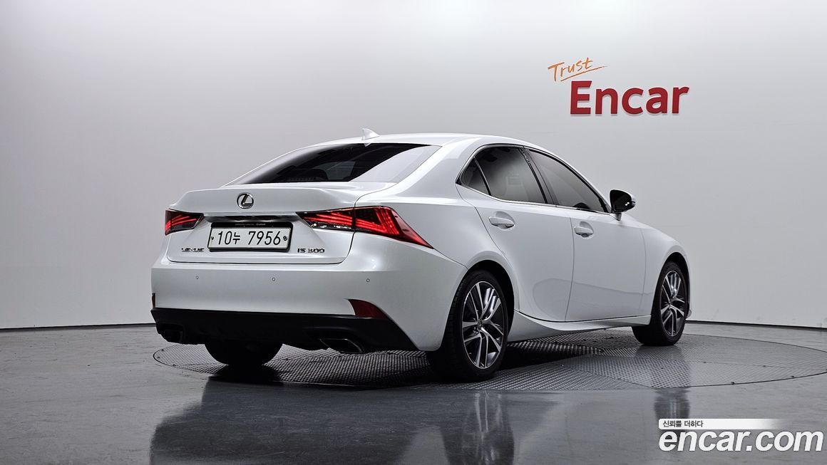 Lexus IS 2019