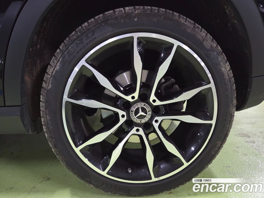 Mercedes-Benz GLA-Class 2019