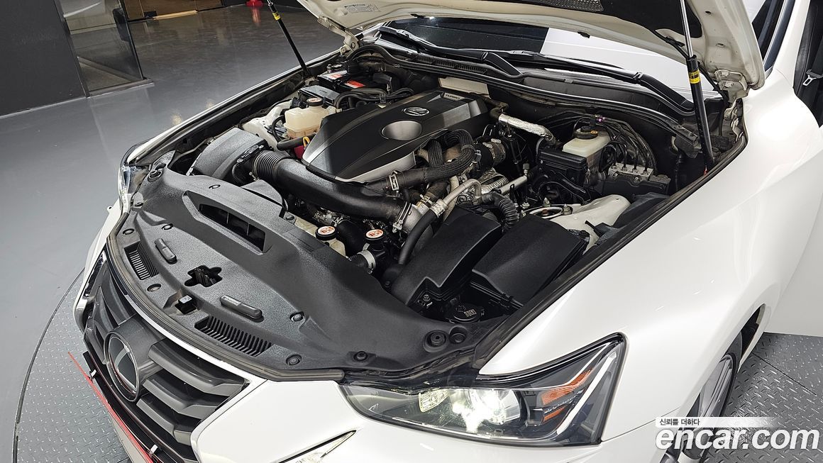 Lexus IS 2019