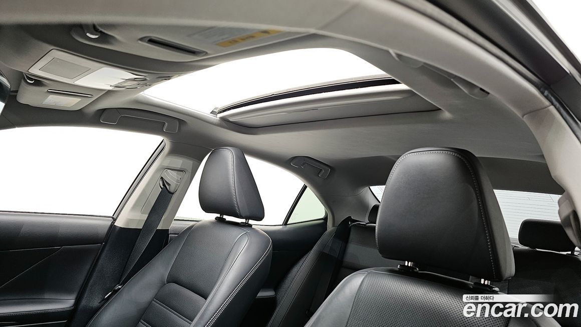 Lexus IS 2019