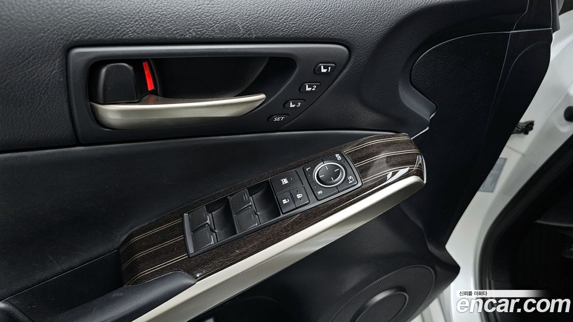 Lexus IS 2019