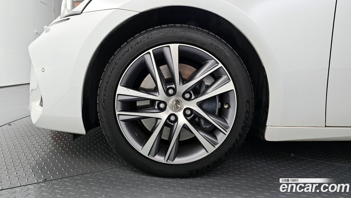 Lexus IS 2019