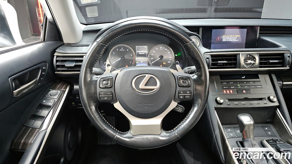 Lexus IS 2019