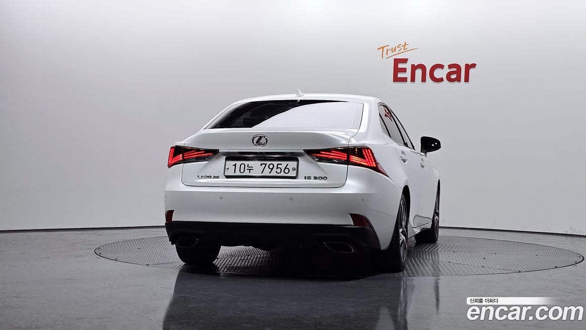 Lexus IS 2019