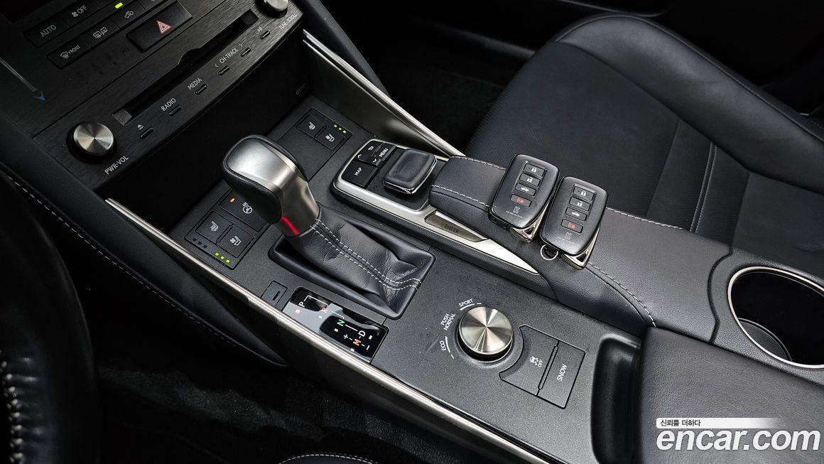Lexus IS 2019