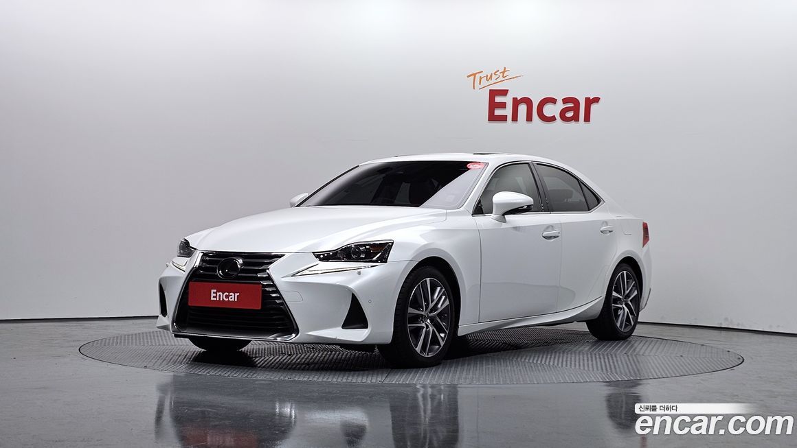 Lexus IS 2019