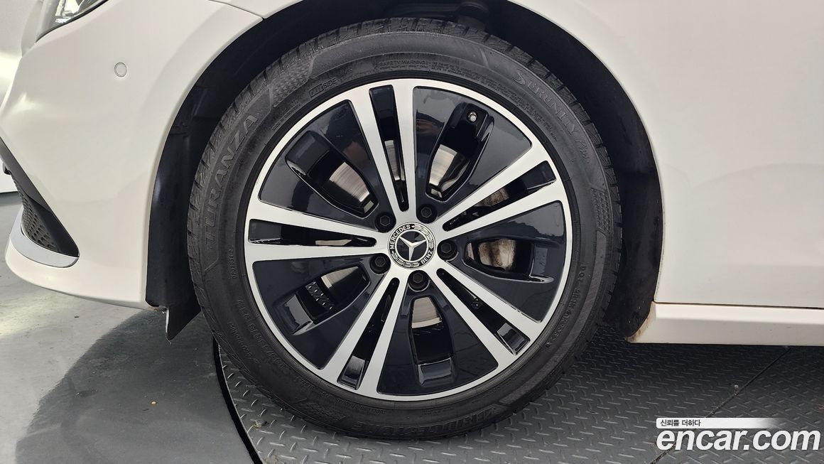 Mercedes-Benz E-Class 2021