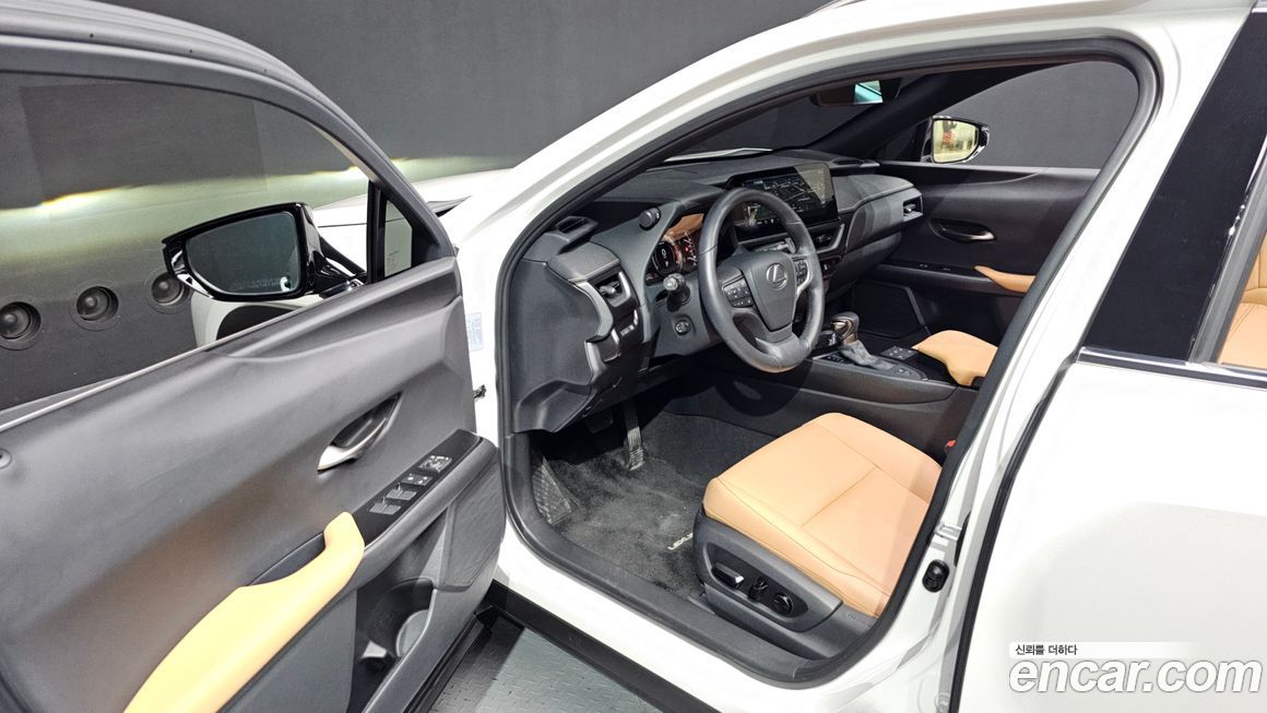 Lexus UX 2024