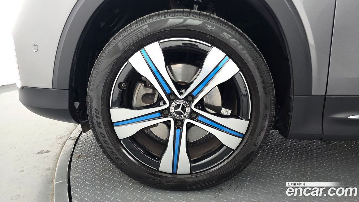 Mercedes-Benz EQB 2023