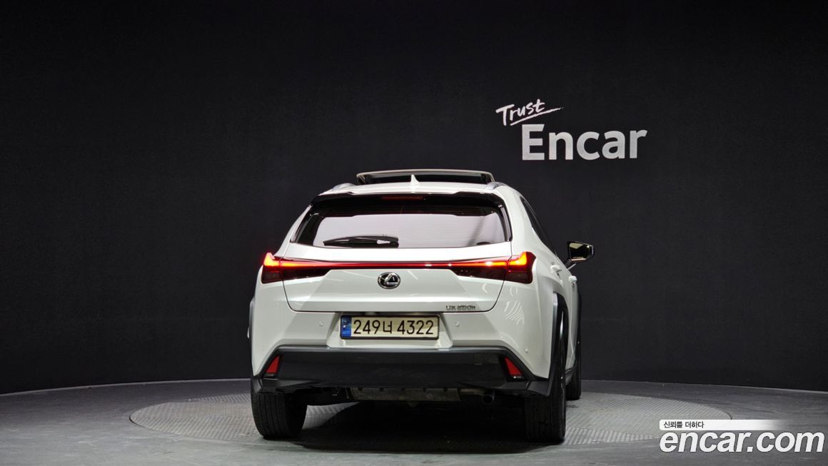 Lexus UX 2024