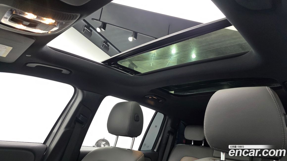 Mercedes-Benz EQB 2023