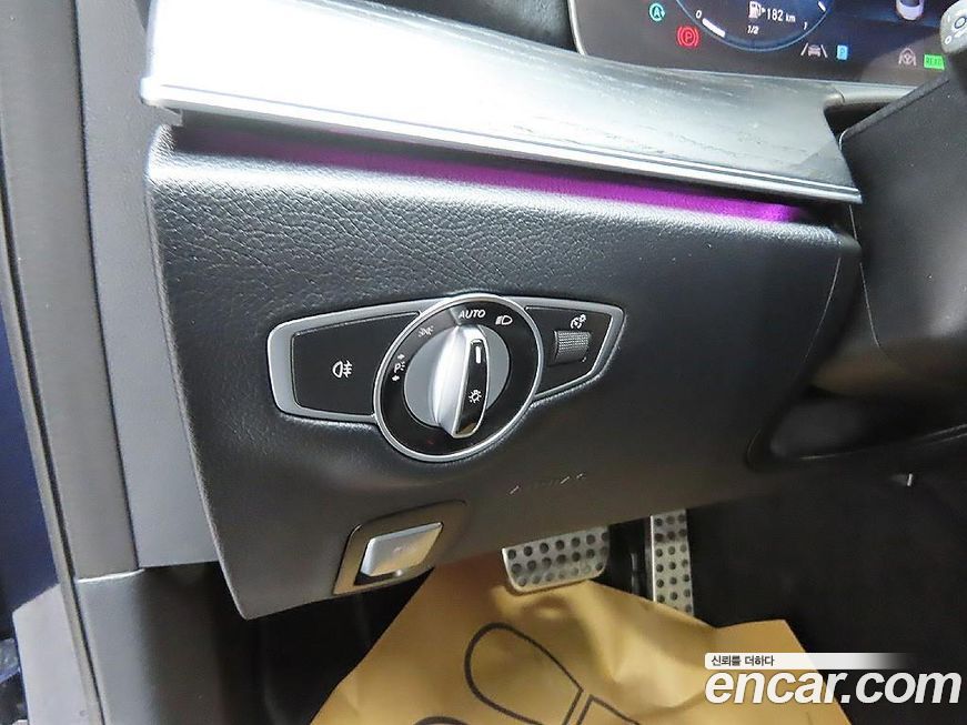 Mercedes-Benz E-Class 2022