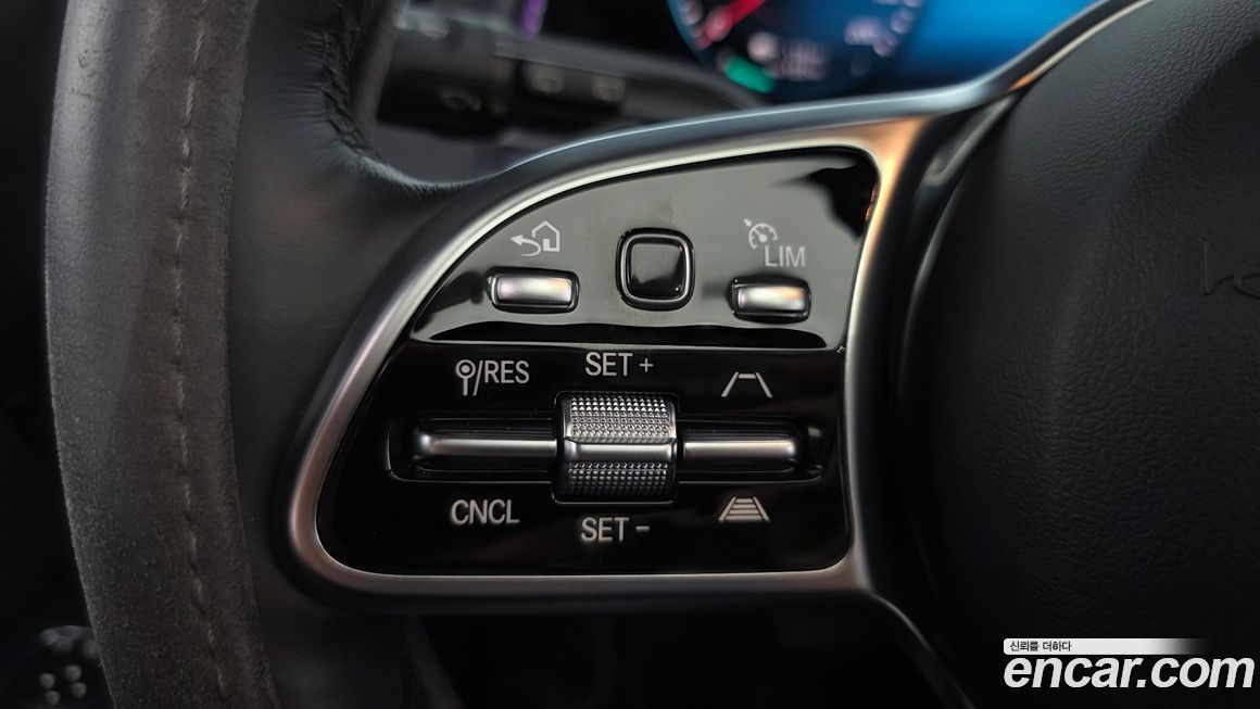 Mercedes-Benz EQB 2023