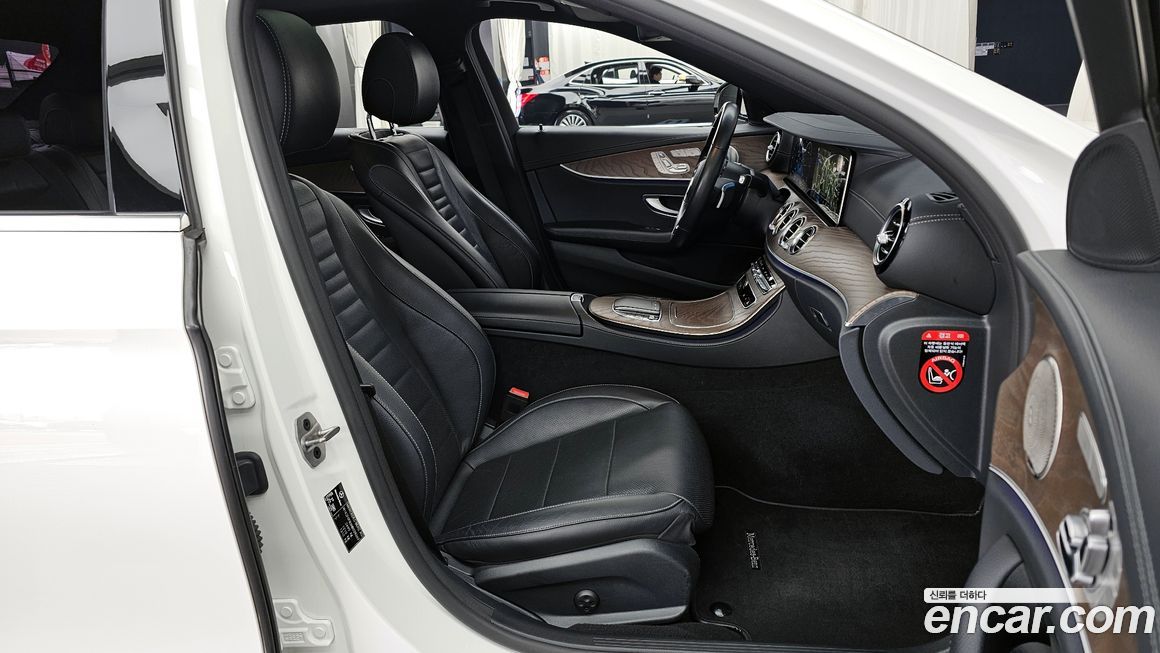 Mercedes-Benz E-Class 2022