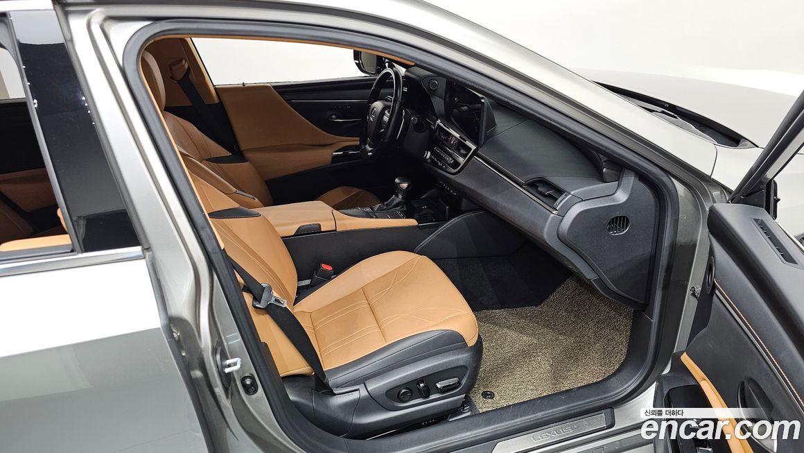 Lexus ES 2022