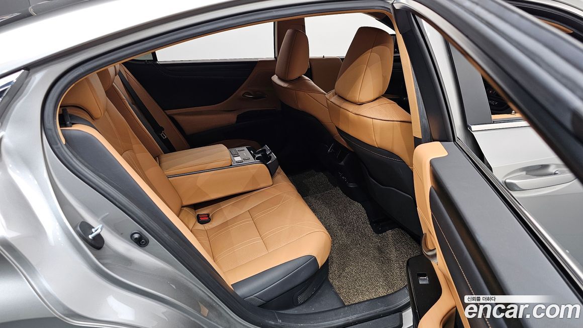Lexus ES 2022