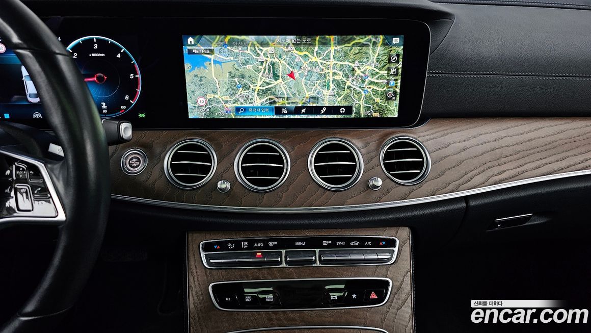 Mercedes-Benz E-Class 2022