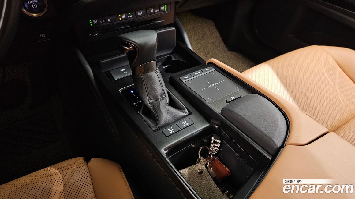 Lexus ES 2022