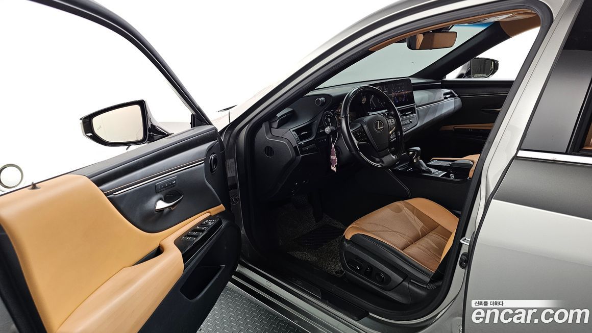 Lexus ES 2022