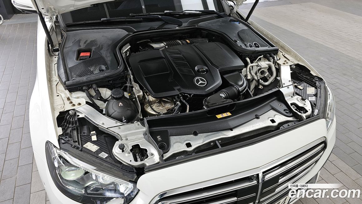 Mercedes-Benz E-Class 2022