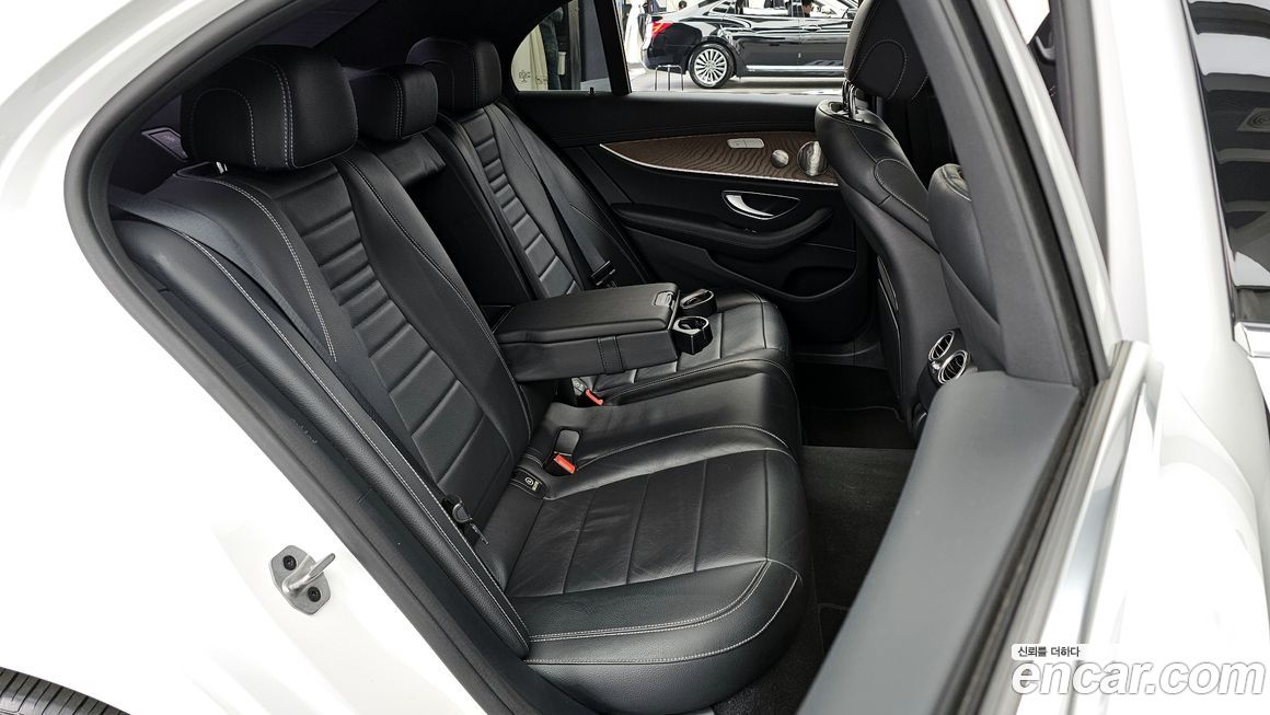 Mercedes-Benz E-Class 2022