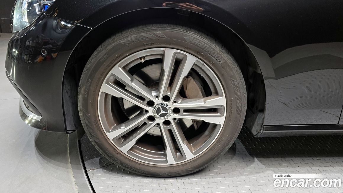 Mercedes-Benz E-Class 2022