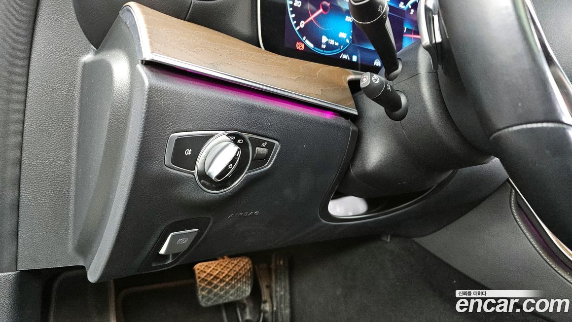Mercedes-Benz E-Class 2022