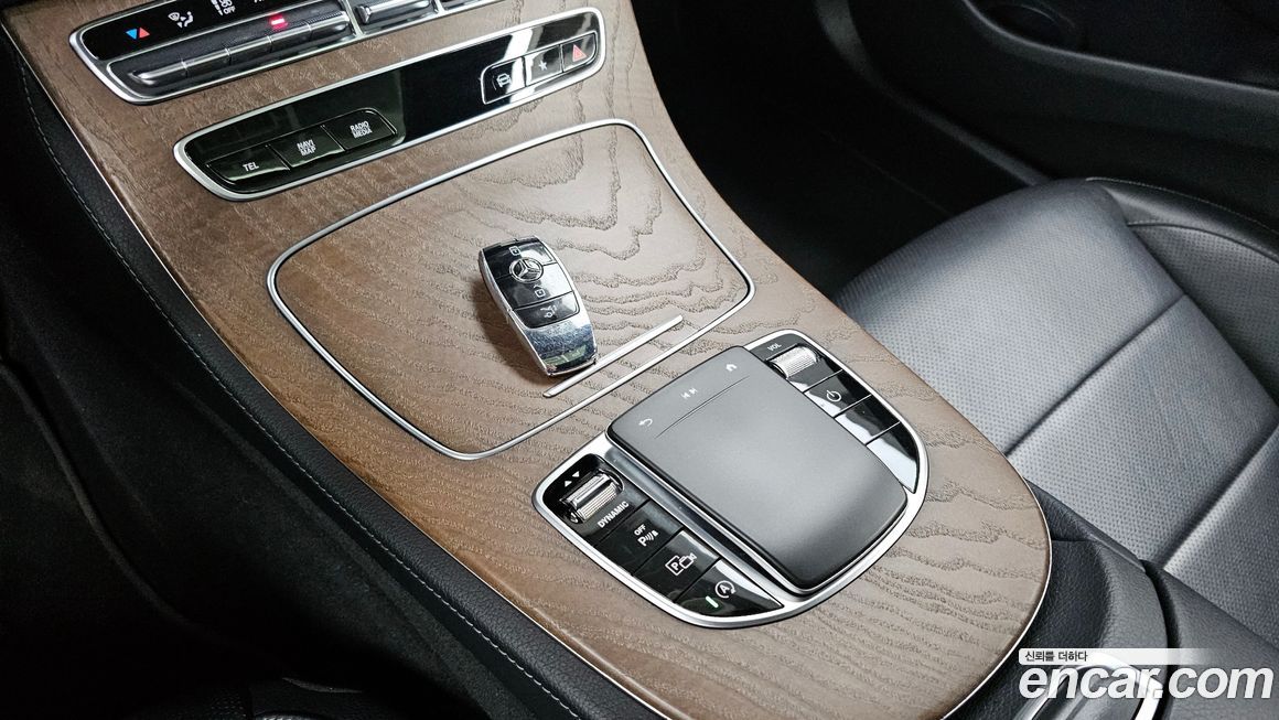 Mercedes-Benz E-Class 2022