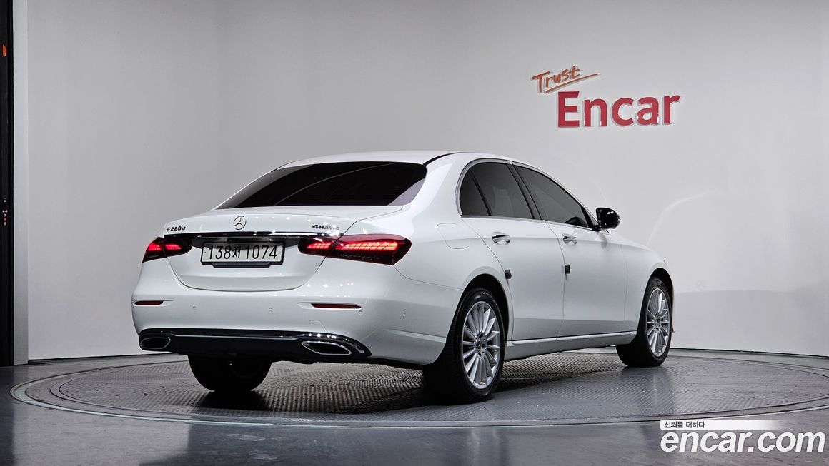 Mercedes-Benz E-Class 2022
