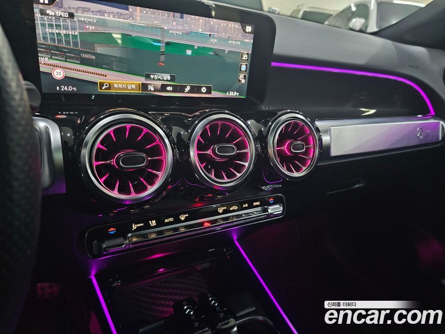 Mercedes-Benz GLB-Class 2021